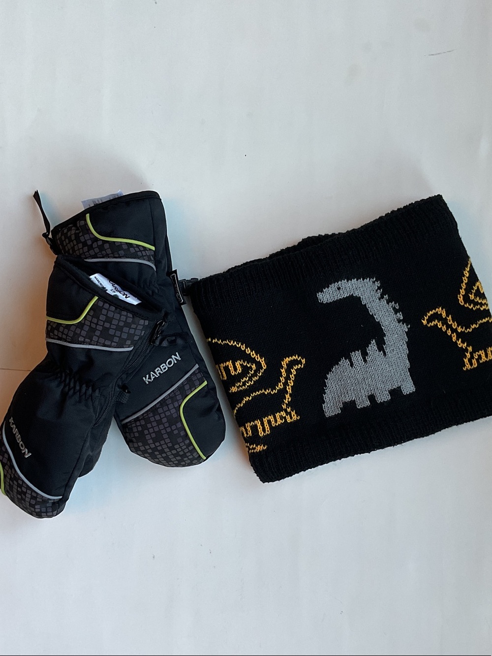 Karbon Mittens with Black Dino Neck Warmer